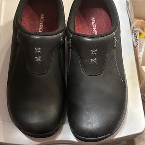 Merrell women’s Black Slip-On Slippers size 7.5